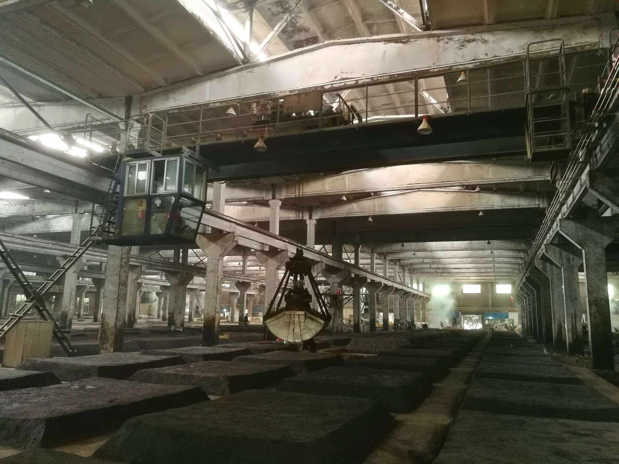 1、第一代：酒糟抓斗起重機(jī).jpg