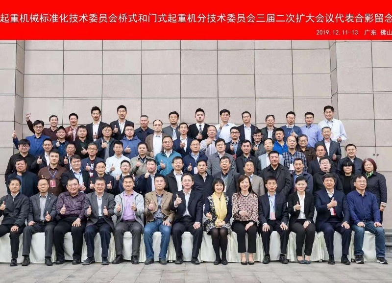 615d04b95b8d8.jpg 3.2、專業(yè)貢獻:科研與制定標準.jpg